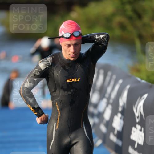 25.08.2024 - Elbe Triathlon Hamburg H.Heesch http://msf.ph/oto/6852896 25.08.2024 09:00:46 Schwimmen 226, 230, 235, 248, 252, 258 meine-sportfotos.de