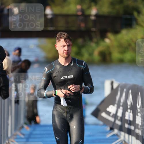 25.08.2024 - Elbe Triathlon Hamburg H.Heesch http://msf.ph/oto/6852968 25.08.2024 09:00:52 Schwimmen 226, 230, 252, 258, 309 meine-sportfotos.de