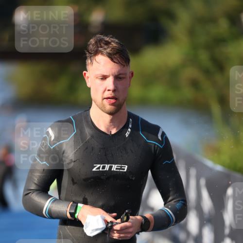 25.08.2024 - Elbe Triathlon Hamburg H.Heesch http://msf.ph/oto/6853016 25.08.2024 09:00:53 Schwimmen 226, 230, 252, 258, 309 meine-sportfotos.de