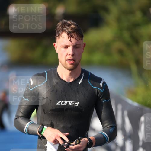 25.08.2024 - Elbe Triathlon Hamburg H.Heesch http://msf.ph/oto/6853025 25.08.2024 09:00:53 Schwimmen 226, 230, 252, 258, 309 meine-sportfotos.de