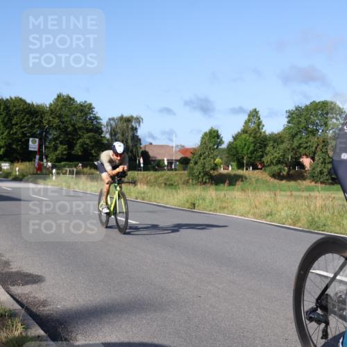 25.08.2024 - Elbe Triathlon Hamburg Fuchs,  Jonas http://msf.ph/oto/6853028 25.08.2024 09:16:26 Radfahren 181, 67, 330, 101, 72, 127 meine-sportfotos.de
