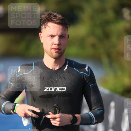 25.08.2024 - Elbe Triathlon Hamburg H.Heesch http://msf.ph/oto/6853068 25.08.2024 09:00:54 Schwimmen 226, 230, 252, 258, 309 meine-sportfotos.de