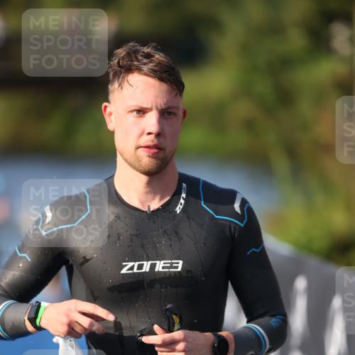 25.08.2024 - Elbe Triathlon Hamburg H.Heesch http://msf.ph/oto/6853074 25.08.2024 09:00:54 Schwimmen 226, 230, 252, 258, 309 meine-sportfotos.de