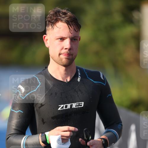 25.08.2024 - Elbe Triathlon Hamburg H.Heesch http://msf.ph/oto/6853101 25.08.2024 09:00:54 Schwimmen 226, 230, 252, 258, 309 meine-sportfotos.de