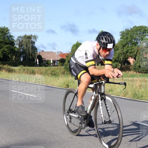 25.08.2024 - Elbe Triathlon Hamburg Fuchs,  Jonas http://msf.ph/oto/6853104 25.08.2024 09:16:29 Radfahren 67, 330, 101, 72, 127, 118, 254 meine-sportfotos.de