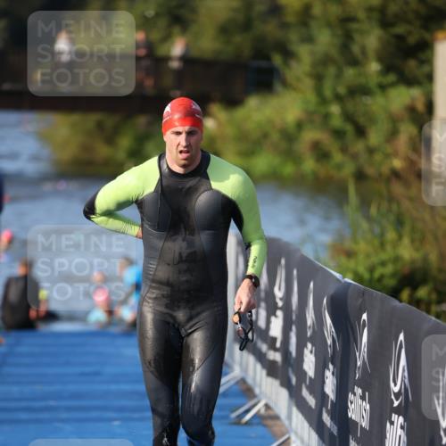 25.08.2024 - Elbe Triathlon Hamburg H.Heesch http://msf.ph/oto/6853125 25.08.2024 09:01:06 Schwimmen 226, 238, 270, 309 meine-sportfotos.de