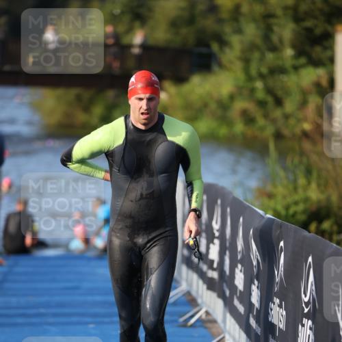 25.08.2024 - Elbe Triathlon Hamburg H.Heesch http://msf.ph/oto/6853135 25.08.2024 09:01:06 Schwimmen 226, 238, 270, 309 meine-sportfotos.de