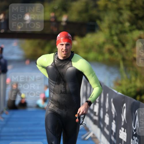 25.08.2024 - Elbe Triathlon Hamburg H.Heesch http://msf.ph/oto/6853189 25.08.2024 09:01:06 Schwimmen 226, 238, 270, 309 meine-sportfotos.de