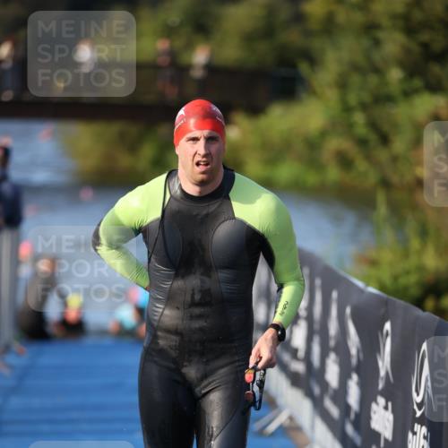 25.08.2024 - Elbe Triathlon Hamburg H.Heesch http://msf.ph/oto/6853212 25.08.2024 09:01:07 Schwimmen 226, 238, 270, 284, 309 meine-sportfotos.de