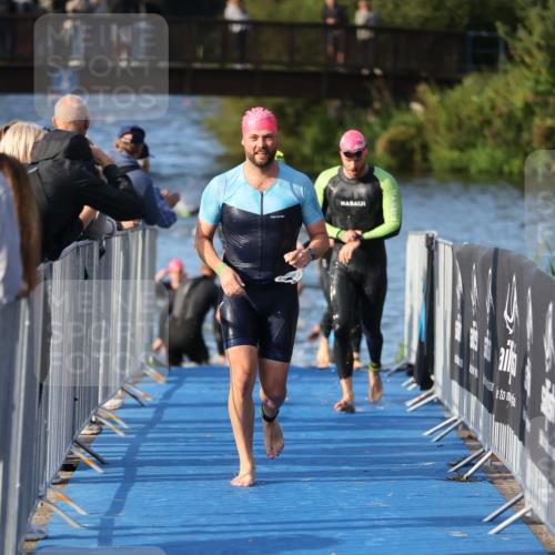 25.08.2024 - Elbe Triathlon Hamburg H.Heesch http://msf.ph/oto/6853337 25.08.2024 09:01:16 Schwimmen 175, 210, 238, 270, 284, 293, 309, 318 meine-sportfotos.de