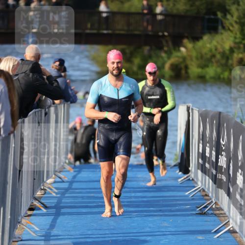 25.08.2024 - Elbe Triathlon Hamburg H.Heesch http://msf.ph/oto/6853353 25.08.2024 09:01:16 Schwimmen 175, 210, 238, 270, 284, 293, 309, 318 meine-sportfotos.de