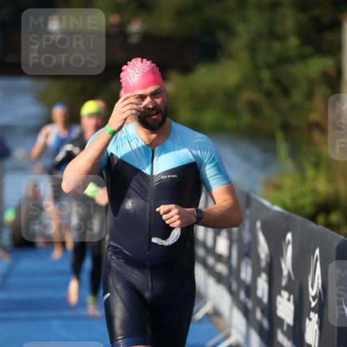 25.08.2024 - Elbe Triathlon Hamburg H.Heesch http://msf.ph/oto/6853391 25.08.2024 09:01:19 Schwimmen 175, 210, 238, 270, 284, 293, 309, 318 meine-sportfotos.de
