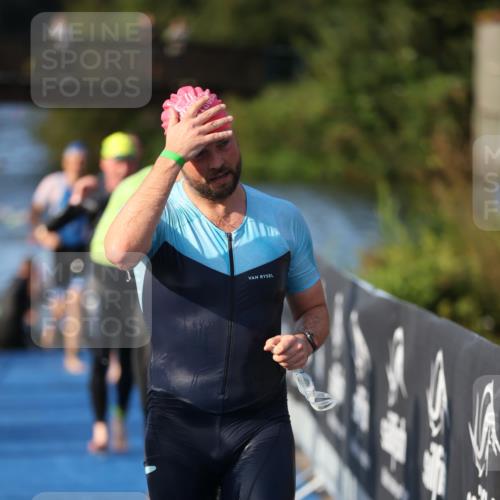 25.08.2024 - Elbe Triathlon Hamburg H.Heesch http://msf.ph/oto/6853437 25.08.2024 09:01:19 Schwimmen 175, 210, 238, 270, 284, 293, 309, 318 meine-sportfotos.de