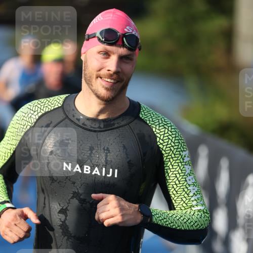 25.08.2024 - Elbe Triathlon Hamburg H.Heesch http://msf.ph/oto/6853516 25.08.2024 09:01:21 Schwimmen 175, 210, 238, 270, 284, 293, 309, 318 meine-sportfotos.de