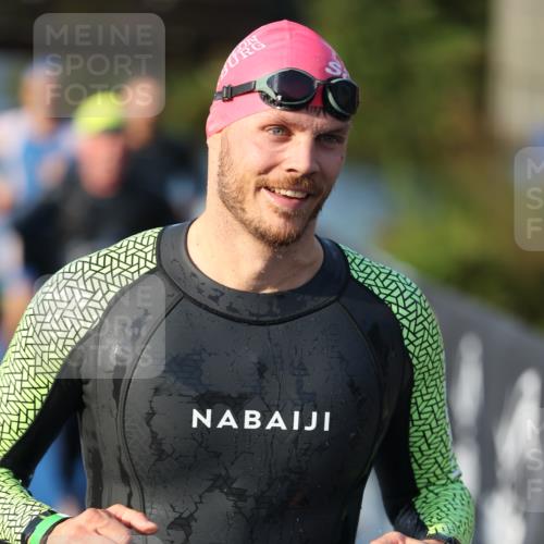 25.08.2024 - Elbe Triathlon Hamburg H.Heesch http://msf.ph/oto/6853543 25.08.2024 09:01:21 Schwimmen 175, 210, 238, 270, 284, 293, 309, 318 meine-sportfotos.de