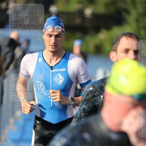 25.08.2024 - Elbe Triathlon Hamburg H.Heesch http://msf.ph/oto/6853677 25.08.2024 09:01:25 Schwimmen 175, 210, 215, 238, 270, 284, 293, 318 meine-sportfotos.de