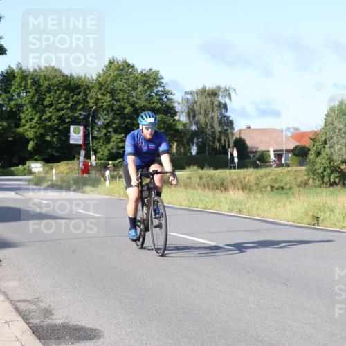 25.08.2024 - Elbe Triathlon Hamburg Fuchs,  Jonas http://msf.ph/oto/6853694 25.08.2024 09:17:32 Radfahren 321, 256, 257 meine-sportfotos.de