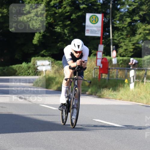 25.08.2024 - Elbe Triathlon Hamburg Fuchs,  Jonas http://msf.ph/oto/6853749 25.08.2024 09:17:35 Radfahren 256, 257 meine-sportfotos.de