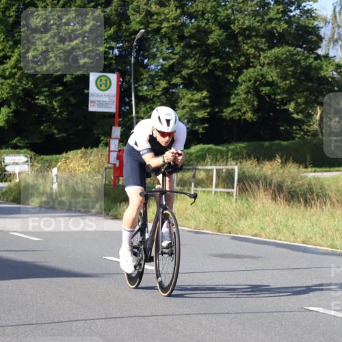25.08.2024 - Elbe Triathlon Hamburg Fuchs,  Jonas http://msf.ph/oto/6853759 25.08.2024 09:17:35 Radfahren 256, 257 meine-sportfotos.de