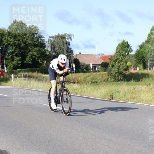 25.08.2024 - Elbe Triathlon Hamburg Fuchs,  Jonas http://msf.ph/oto/6853780 25.08.2024 09:17:36 Radfahren 256, 257, 1851 meine-sportfotos.de