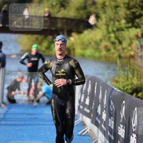 25.08.2024 - Elbe Triathlon Hamburg H.Heesch http://msf.ph/oto/6853783 25.08.2024 09:01:28 Schwimmen 135, 175, 210, 215, 238, 270, 284, 293, 318 meine-sportfotos.de