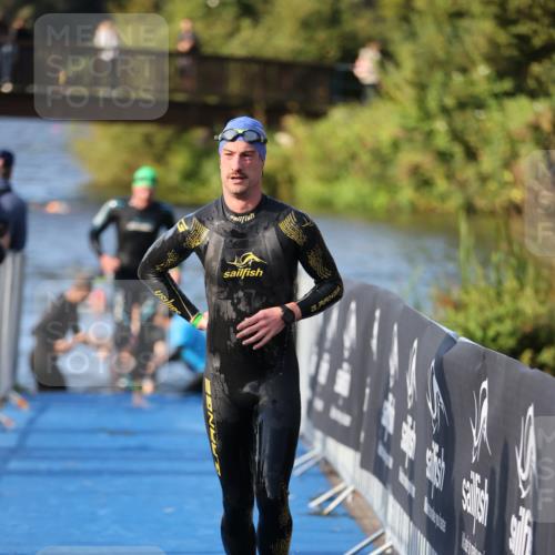 25.08.2024 - Elbe Triathlon Hamburg H.Heesch http://msf.ph/oto/6853801 25.08.2024 09:01:28 Schwimmen 135, 175, 210, 215, 238, 270, 284, 293, 318 meine-sportfotos.de