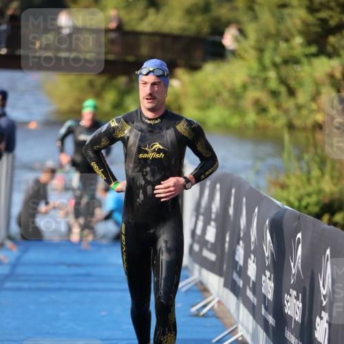 25.08.2024 - Elbe Triathlon Hamburg H.Heesch http://msf.ph/oto/6853816 25.08.2024 09:01:28 Schwimmen 135, 175, 210, 215, 238, 270, 284, 293, 318 meine-sportfotos.de