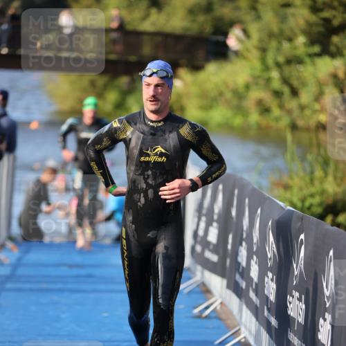 25.08.2024 - Elbe Triathlon Hamburg H.Heesch http://msf.ph/oto/6853825 25.08.2024 09:01:28 Schwimmen 135, 175, 210, 215, 238, 270, 284, 293, 318 meine-sportfotos.de