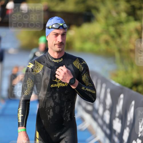 25.08.2024 - Elbe Triathlon Hamburg H.Heesch http://msf.ph/oto/6853853 25.08.2024 09:01:30 Schwimmen 135, 175, 210, 215, 238, 270, 284, 293, 318 meine-sportfotos.de