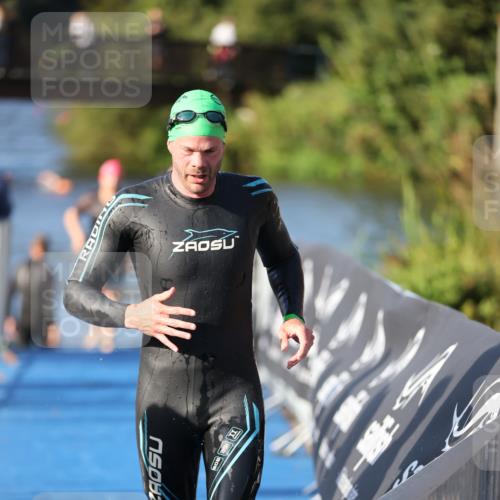 25.08.2024 - Elbe Triathlon Hamburg H.Heesch http://msf.ph/oto/6854004 25.08.2024 09:01:33 Schwimmen 135, 175, 210, 215, 238, 270, 284, 293, 318 meine-sportfotos.de