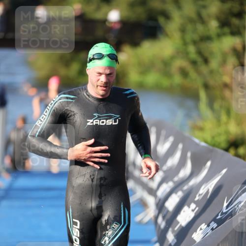 25.08.2024 - Elbe Triathlon Hamburg H.Heesch http://msf.ph/oto/6854023 25.08.2024 09:01:33 Schwimmen 135, 175, 210, 215, 238, 270, 284, 293, 318 meine-sportfotos.de