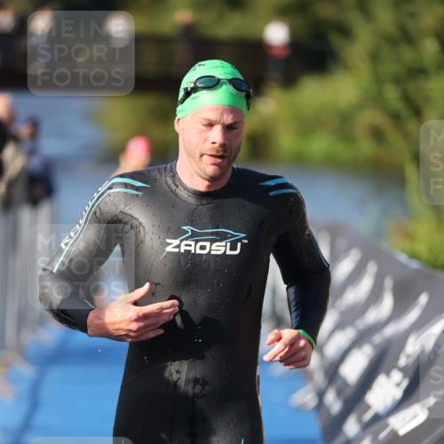 25.08.2024 - Elbe Triathlon Hamburg H.Heesch http://msf.ph/oto/6854052 25.08.2024 09:01:34 Schwimmen 135, 175, 210, 215, 238, 270, 284, 293, 318 meine-sportfotos.de