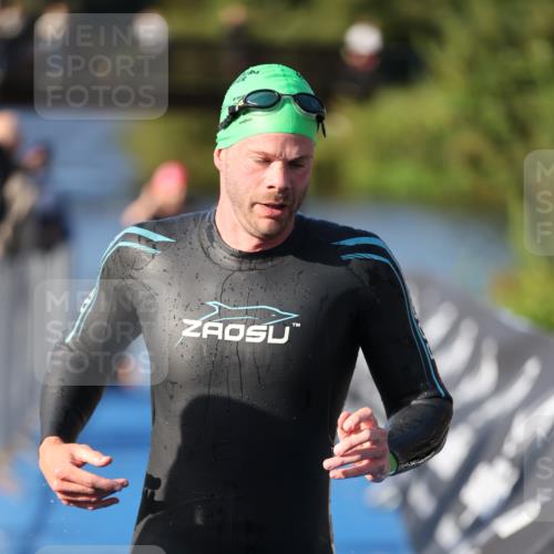 25.08.2024 - Elbe Triathlon Hamburg H.Heesch http://msf.ph/oto/6854079 25.08.2024 09:01:34 Schwimmen 135, 175, 210, 215, 238, 270, 284, 293, 318 meine-sportfotos.de