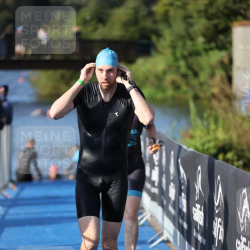 25.08.2024 - Elbe Triathlon Hamburg H.Heesch http://msf.ph/oto/6854106 25.08.2024 09:01:40 Schwimmen 135, 175, 210, 215, 244, 282, 284, 290, 293, 318, 385 meine-sportfotos.de