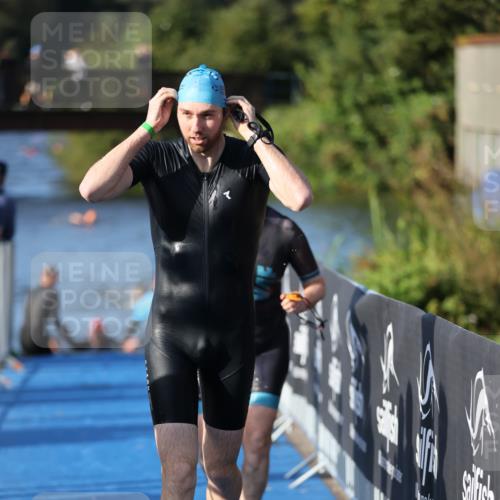 25.08.2024 - Elbe Triathlon Hamburg H.Heesch http://msf.ph/oto/6854120 25.08.2024 09:01:40 Schwimmen 135, 175, 210, 215, 244, 282, 284, 290, 293, 318, 385 meine-sportfotos.de