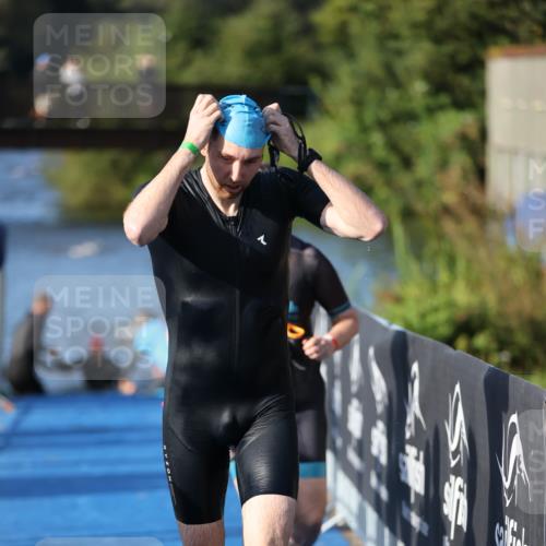 25.08.2024 - Elbe Triathlon Hamburg H.Heesch http://msf.ph/oto/6854128 25.08.2024 09:01:41 Schwimmen 135, 175, 210, 215, 244, 282, 284, 290, 293, 318, 385 meine-sportfotos.de