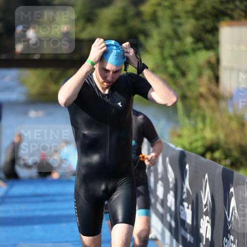 25.08.2024 - Elbe Triathlon Hamburg H.Heesch http://msf.ph/oto/6854133 25.08.2024 09:01:41 Schwimmen 135, 175, 210, 215, 244, 282, 284, 290, 293, 318, 385 meine-sportfotos.de