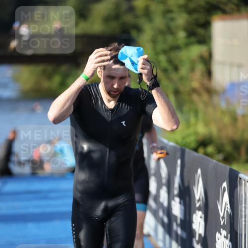 25.08.2024 - Elbe Triathlon Hamburg H.Heesch http://msf.ph/oto/6854150 25.08.2024 09:01:41 Schwimmen 135, 175, 210, 215, 244, 282, 284, 290, 293, 318, 385 meine-sportfotos.de