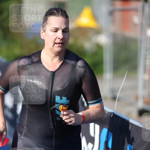 25.08.2024 - Elbe Triathlon Hamburg H.Heesch http://msf.ph/oto/6854162 25.08.2024 09:01:43 Schwimmen 135, 175, 210, 215, 244, 282, 290, 293, 318, 385 meine-sportfotos.de