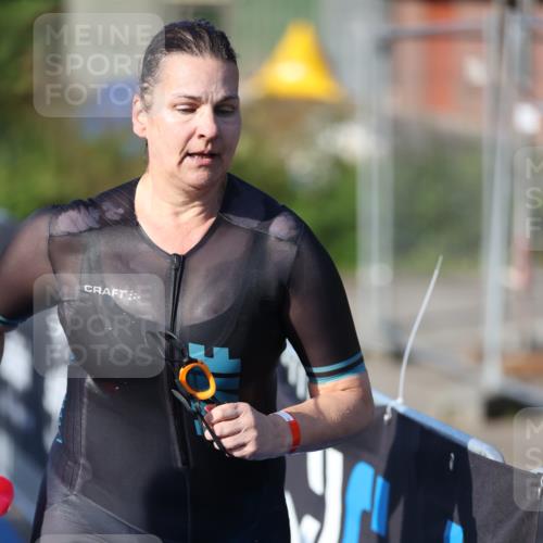 25.08.2024 - Elbe Triathlon Hamburg H.Heesch http://msf.ph/oto/6854167 25.08.2024 09:01:43 Schwimmen 135, 175, 210, 215, 244, 282, 290, 293, 318, 385 meine-sportfotos.de