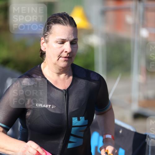 25.08.2024 - Elbe Triathlon Hamburg H.Heesch http://msf.ph/oto/6854189 25.08.2024 09:01:43 Schwimmen 135, 175, 210, 215, 244, 282, 290, 293, 318, 385 meine-sportfotos.de