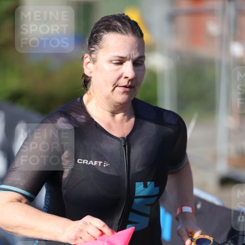 25.08.2024 - Elbe Triathlon Hamburg H.Heesch http://msf.ph/oto/6854194 25.08.2024 09:01:43 Schwimmen 135, 175, 210, 215, 244, 282, 290, 293, 318, 385 meine-sportfotos.de