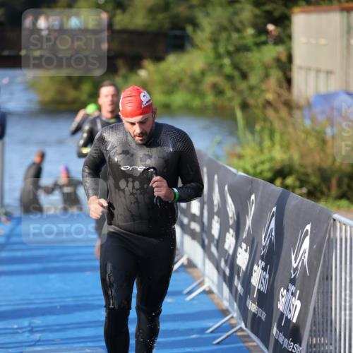 25.08.2024 - Elbe Triathlon Hamburg H.Heesch http://msf.ph/oto/6854203 25.08.2024 09:01:52 Schwimmen 135, 215, 244, 282, 290, 385 meine-sportfotos.de