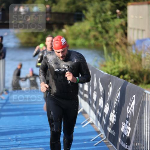 25.08.2024 - Elbe Triathlon Hamburg H.Heesch http://msf.ph/oto/6854207 25.08.2024 09:01:52 Schwimmen 135, 215, 244, 282, 290, 385 meine-sportfotos.de