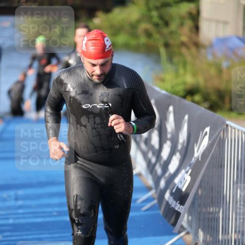 25.08.2024 - Elbe Triathlon Hamburg H.Heesch http://msf.ph/oto/6854239 25.08.2024 09:01:53 Schwimmen 135, 215, 244, 282, 290, 385 meine-sportfotos.de