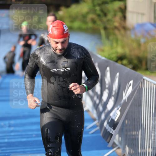 25.08.2024 - Elbe Triathlon Hamburg H.Heesch http://msf.ph/oto/6854244 25.08.2024 09:01:53 Schwimmen 135, 215, 244, 282, 290, 385 meine-sportfotos.de