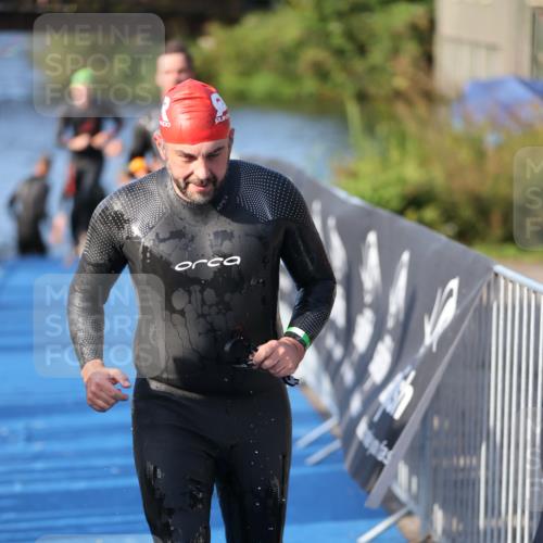 25.08.2024 - Elbe Triathlon Hamburg H.Heesch http://msf.ph/oto/6854250 25.08.2024 09:01:53 Schwimmen 135, 215, 244, 282, 290, 385 meine-sportfotos.de