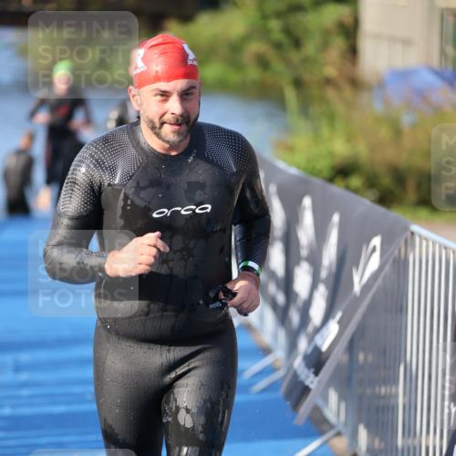 25.08.2024 - Elbe Triathlon Hamburg H.Heesch http://msf.ph/oto/6854270 25.08.2024 09:01:53 Schwimmen 135, 215, 244, 282, 290, 385 meine-sportfotos.de