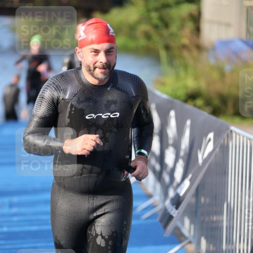 25.08.2024 - Elbe Triathlon Hamburg H.Heesch http://msf.ph/oto/6854277 25.08.2024 09:01:53 Schwimmen 135, 215, 244, 282, 290, 385 meine-sportfotos.de