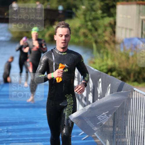 25.08.2024 - Elbe Triathlon Hamburg H.Heesch http://msf.ph/oto/6854288 25.08.2024 09:01:55 Schwimmen 135, 215, 244, 282, 290, 385 meine-sportfotos.de